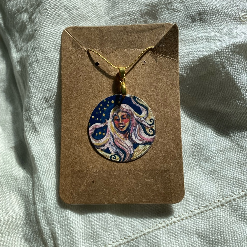 Elegant Gold and Blue Pendant Necklace